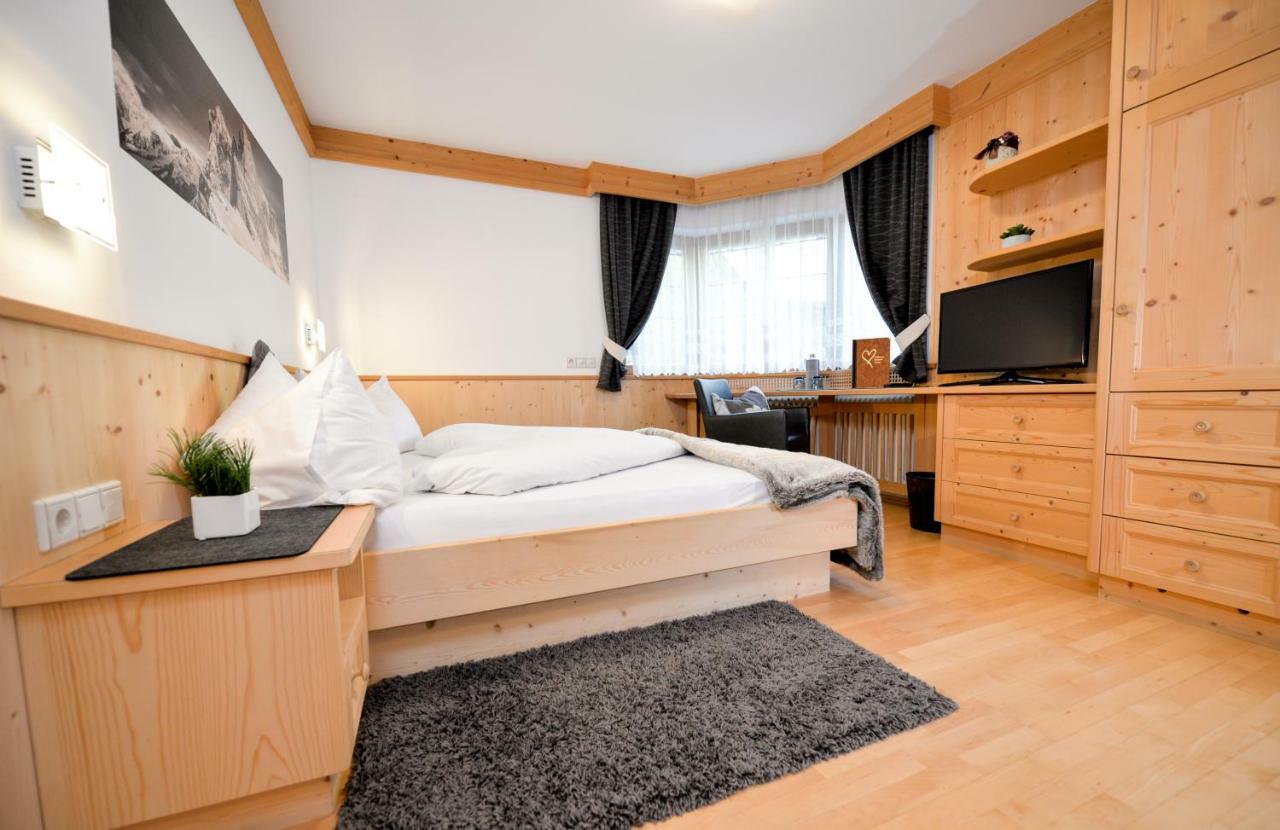 Garni Sunela B&B Selva di Val Gardena Esterno foto