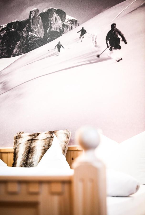 Garni Sunela B&B Selva di Val Gardena Esterno foto